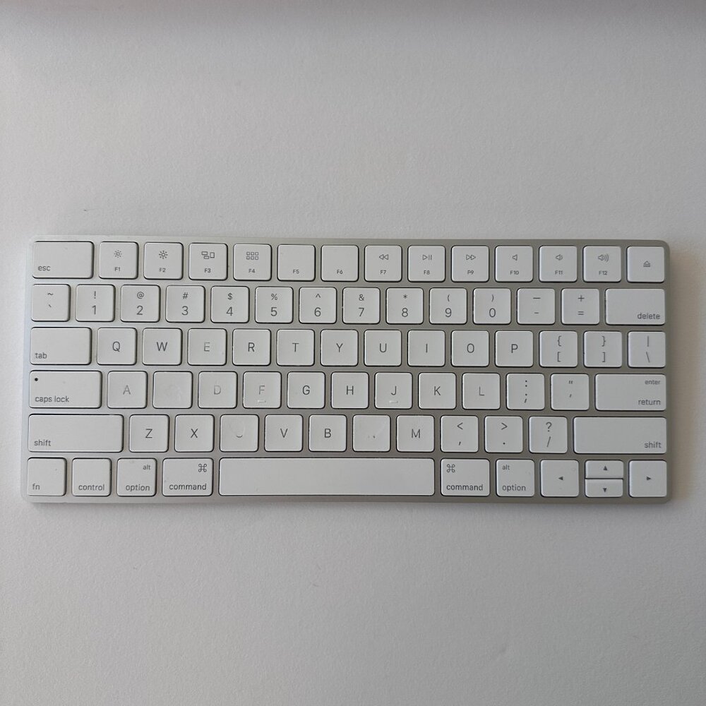 Apple Keyboard - Picture 2 of 8